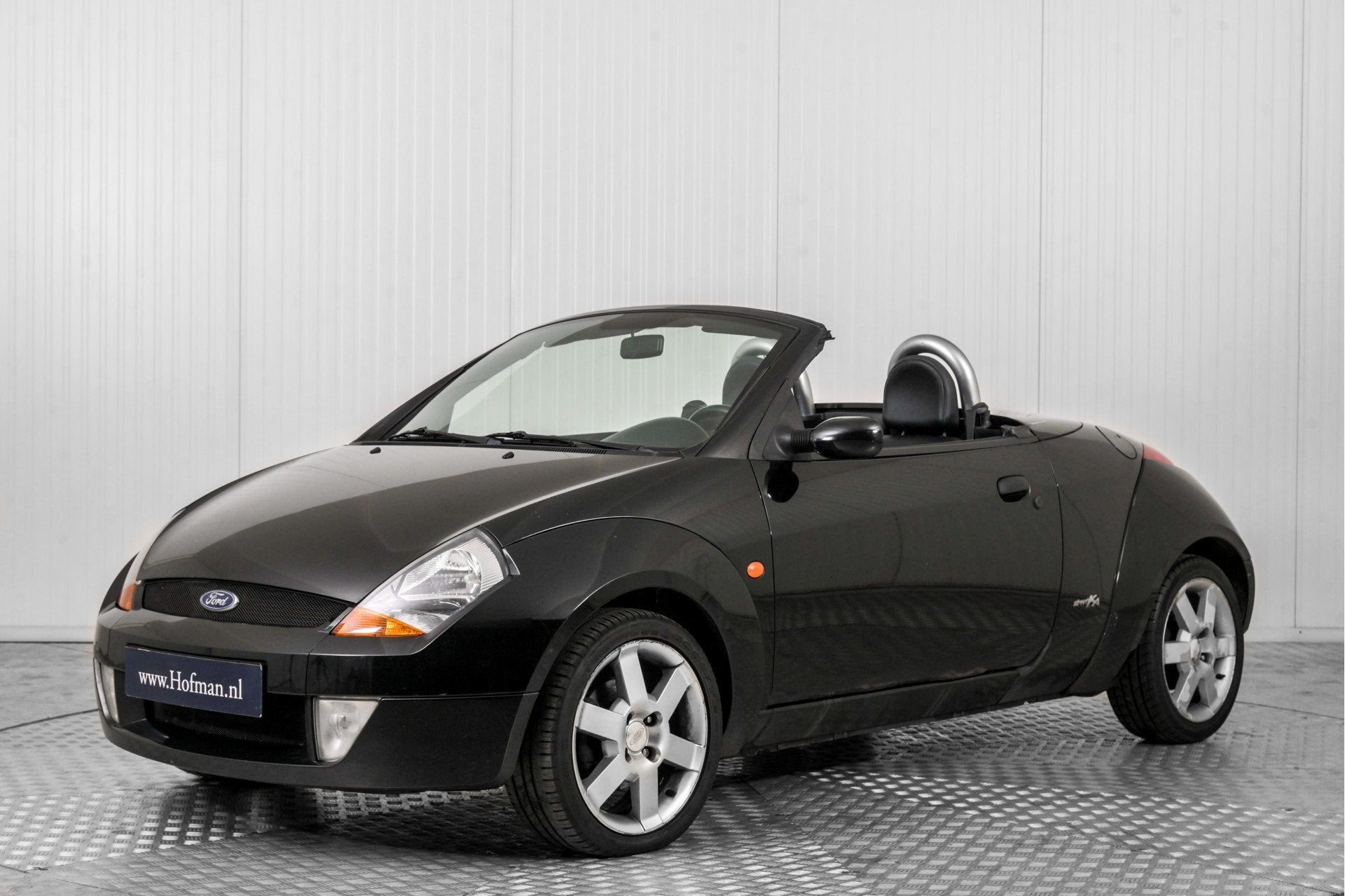 Ford Ka StreetKa 1.6 Futura . (bj 2003), 4 cilinders, Zwart, Bedrijf, Handgeschakeld