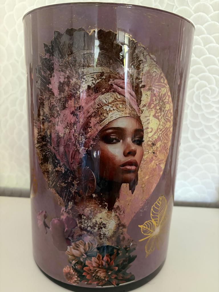 Decoupage vaas met Afrikaanse vrouw en vlinders, Antiek en Kunst, Ophalen of Verzenden