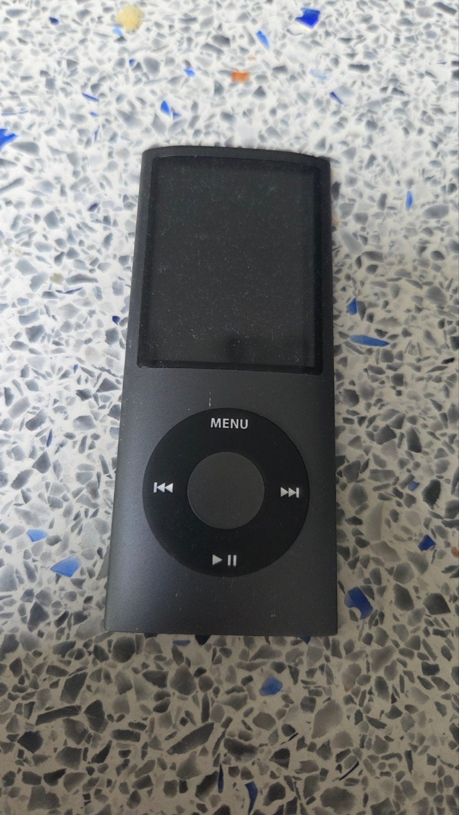 Apple iPod Nano 4e generatie 8GB Zwart accu defect, Gebruikt, Zwart, Ophalen of Verzenden, Nano