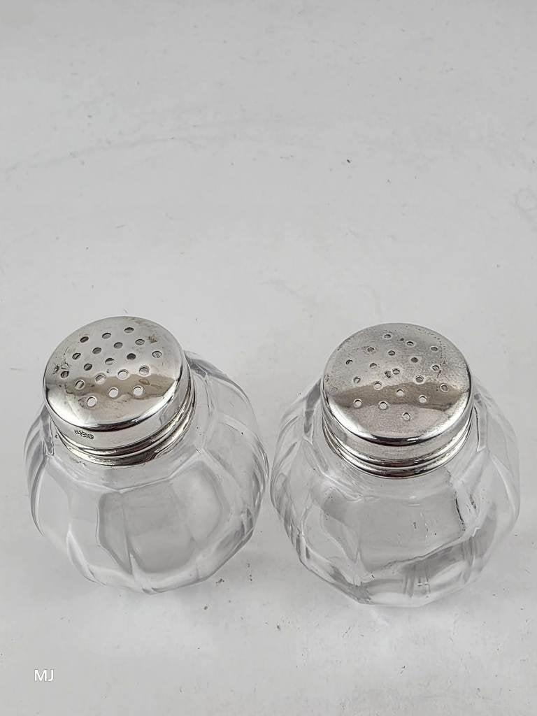 Glazen peper en zout stel met zilveren dop              Z120, Ophalen of Verzenden