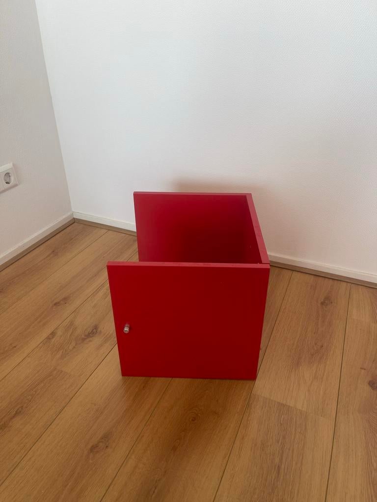 IKEA Kallax inzet met rood deurtje, Ophalen of Verzenden, Gebruikt
