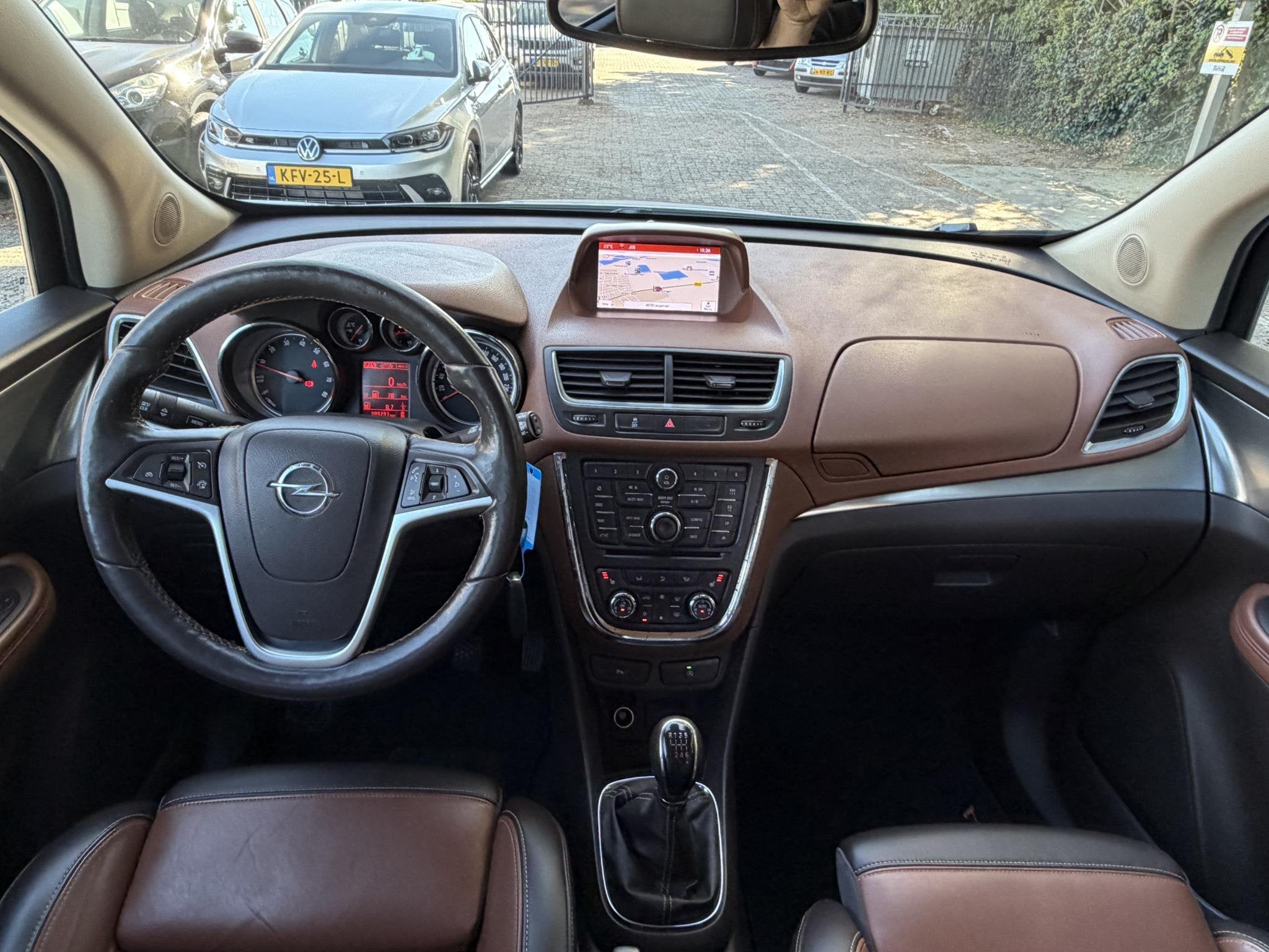 Opel Mokka 1.4 T Cosmo NAVI | CAMERA | TREKHAAK | HOGE INSTA, Auto's, Voorwielaandrijving, 12 maanden, Gebruikt, Euro 6