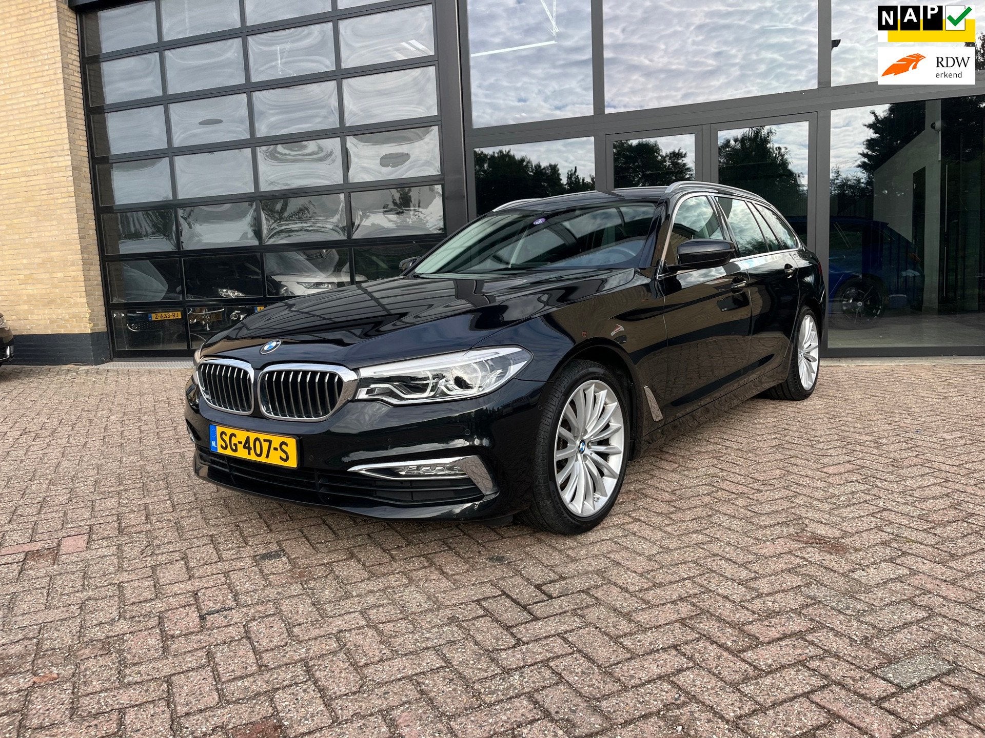 BMW 5-serie Touring 520i High Executive luxury Line dealer o, Auto's, Automaat, Achterwielaandrijving, Gebruikt, 4 cilinders