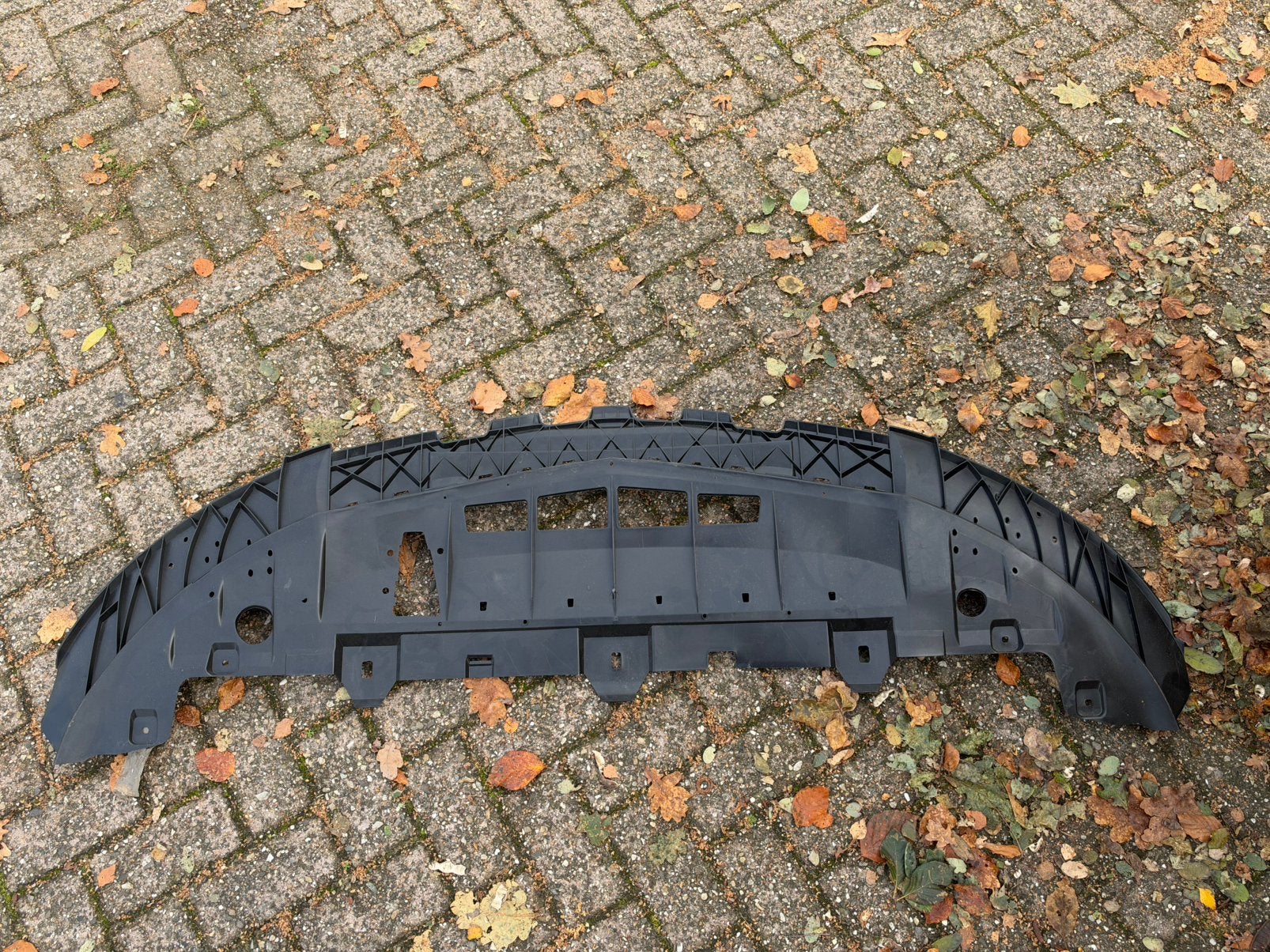 Originele bodemplaat mercedes a45 amg bumper plaat, Ophalen of Verzenden, Nieuw, Bumper