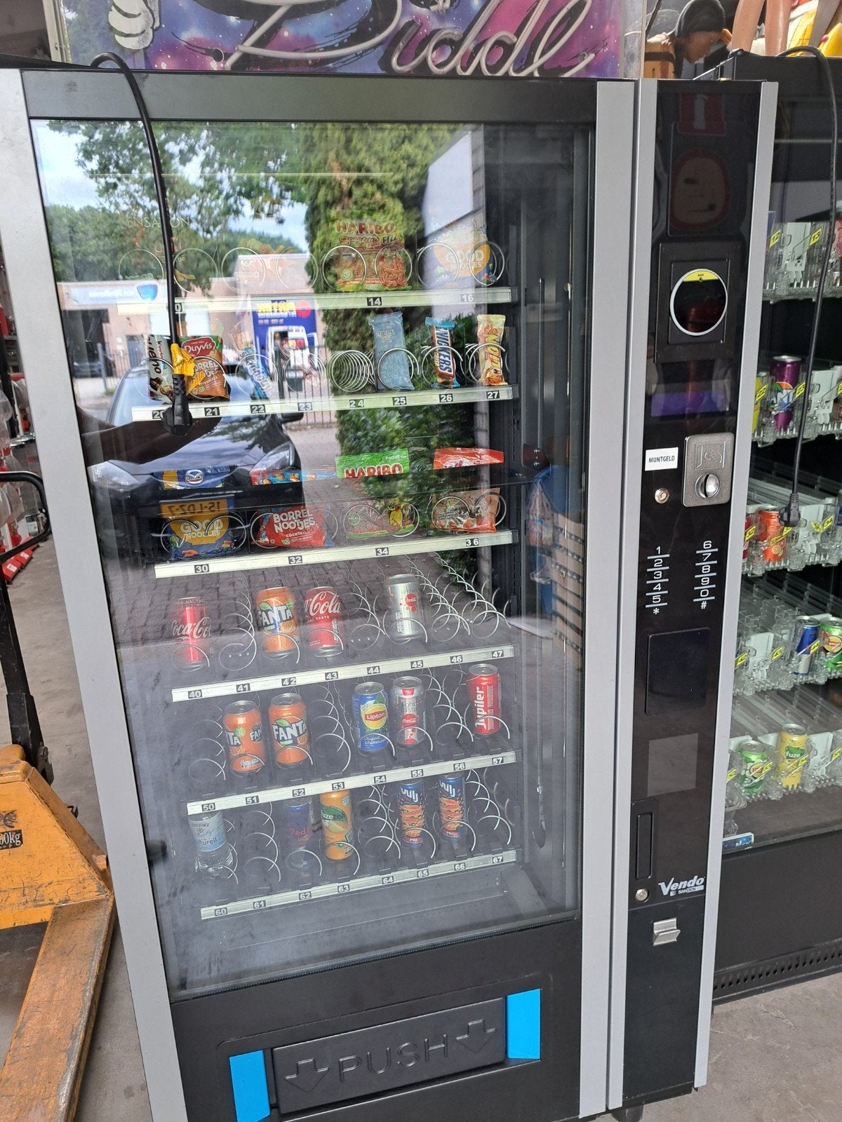 Vendo combi automaat gekoeld met pin module, Ophalen