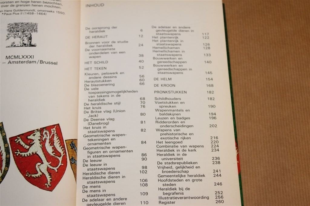 Elseviers Gids van de Heraldiek — Wapenkunde Handboek, Ophalen of Verzenden, Gelezen, Europa