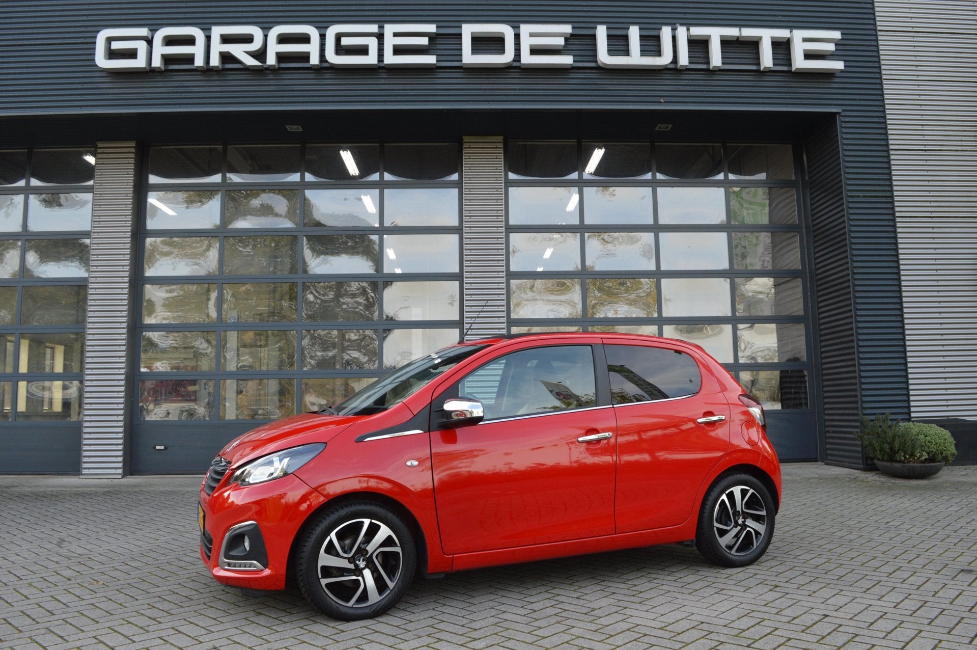 Peugeot 108 1.0 VTi Allure cabrio TOP!, Auto's, Stof, Gebruikt, Euro 6, 4 stoelen