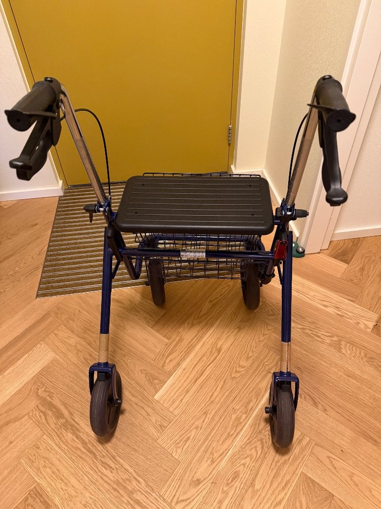 Rollator Quattro, Diversen, Ophalen, Opvouwbaar, Zo goed als nieuw