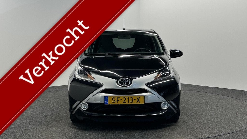 Toyota Aygo 1.0 VVT-i x-cite CAMERA LM ECC DAB 56000 KM., Voorwielaandrijving, Gebruikt, Met garantie (alle), 4 stoelen
