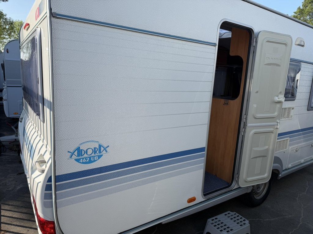 Adria Adora 462 UB 1300 KG met Voortent en luifel (dorema), Standaardzit, Bedrijf, 750 - 1000 kg, Schokbreker