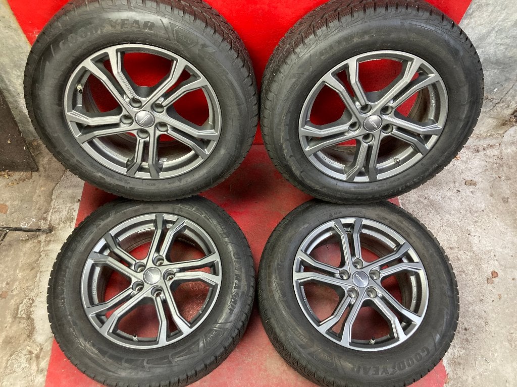 Winterbanden Toyota RAV 4 225/65R17 Goodyear, Gebruikt, ., Banden en Velgen, 17 inch