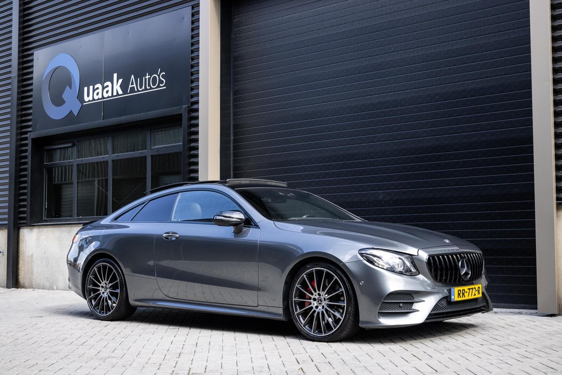 Mercedes-Benz E-klasse Coupé e300 AMG | PANO | DESIGNO | HU, Auto's, Mercedes-Benz, Automaat, 4 cilinders, 4 stoelen, Bedrijf
