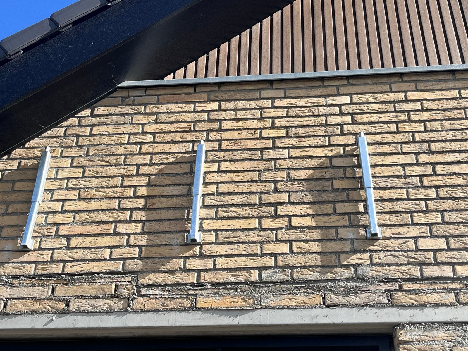 3 verzinkte gevelklemmen 27-43cm, Ophalen of Verzenden, Zo goed als nieuw