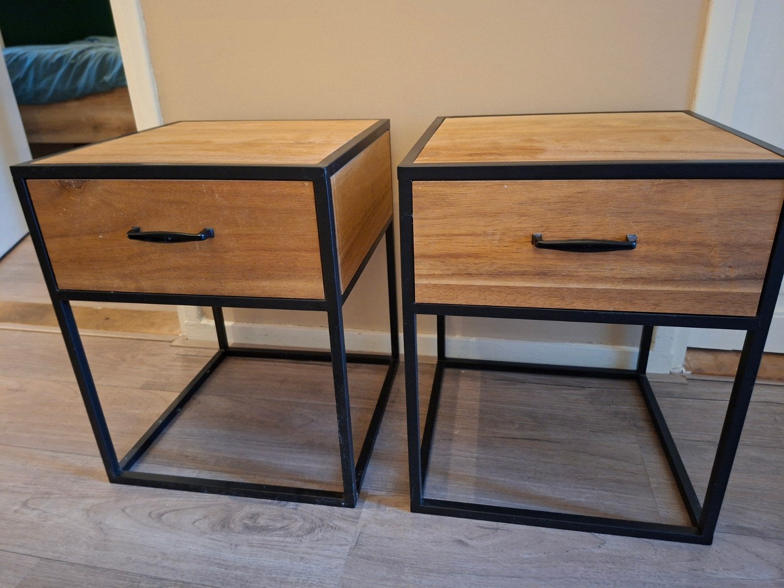 2 nachtkastjes xenos charlie, Huis en Inrichting, Slaapkamer | Nachtkastjes, Ophalen, Zo goed als nieuw, Minder dan 45 cm, Minder dan 55 cm