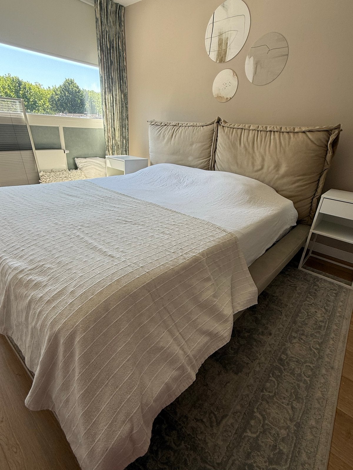 Tweepersoonsbed 180x200 met stoffen bekleding en hoofdbord, Ophalen, Gebruikt, Beige, Tweepersoons