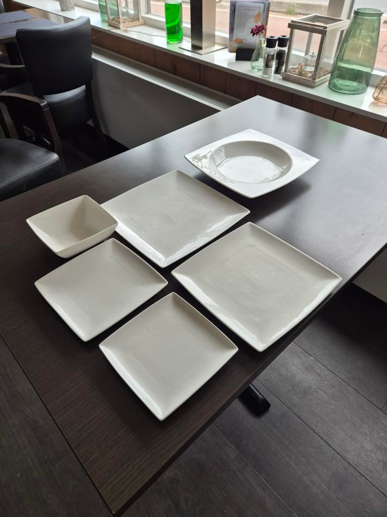 Yong Squito servies diverse soorten en aantallen, Huis en Inrichting, Keuken | Servies, Ophalen