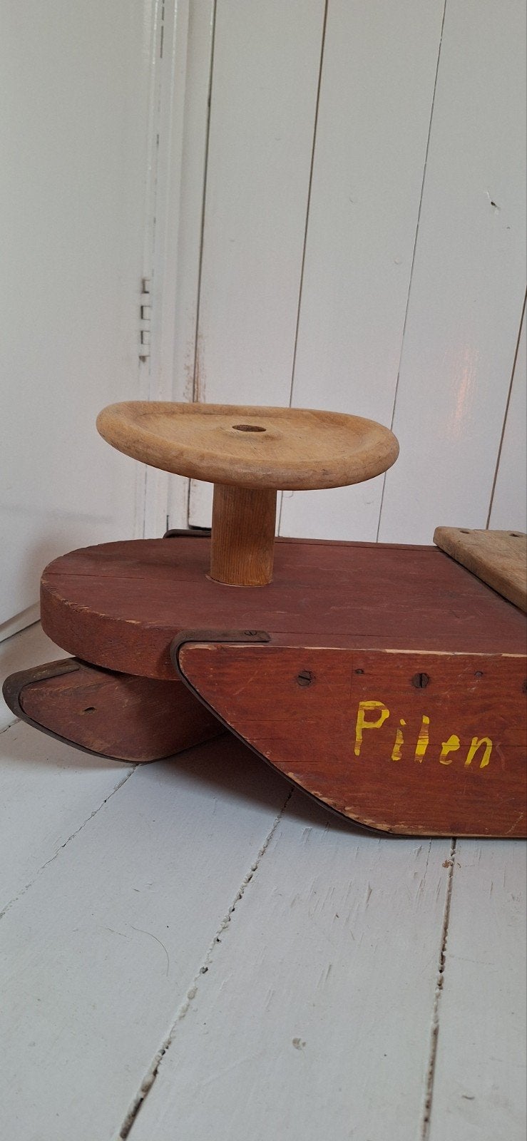 Antieke zweedse houten slee 'Pilen' - Vintage decoratie, Ophalen