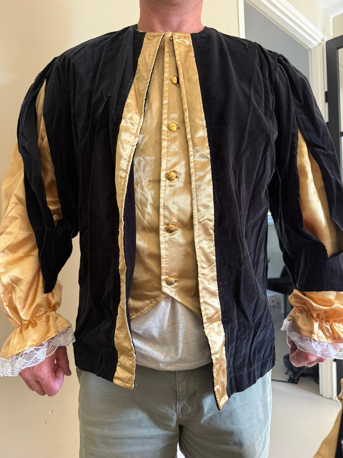 Zwart/gouden historische jas – heren maat S, Carnaval, Ophalen of Verzenden, Zo goed als nieuw, Kleding
