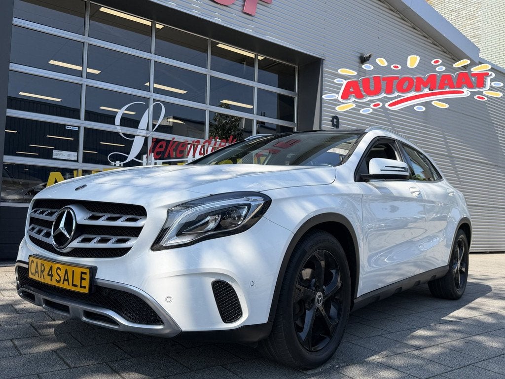 Mercedes-Benz GLA-klasse 180 URBAN Sport - AUTOMAAT I Panora, Auto's, Mercedes-Benz, Gebruikt, Zwart, 4 cilinders, 715 kg