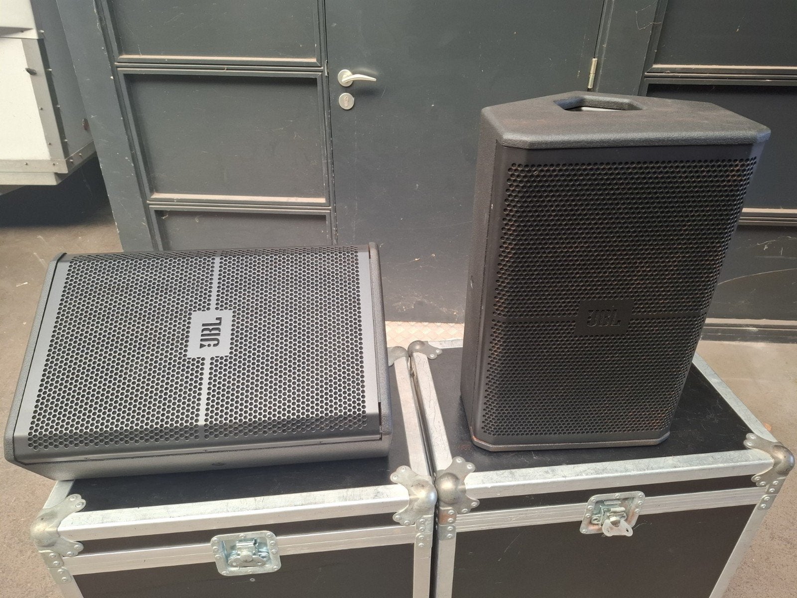 JBL SRX712M Monitor Speakers met Flightcases, Ophalen of Verzenden, Gebruikt