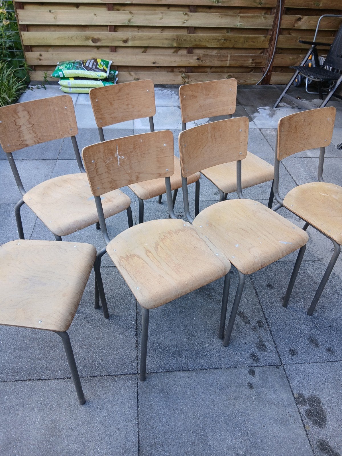 7 schoolstoelen, Huis en Inrichting, Stoelen, Ophalen, Gebruikt, Bruin, Vijf, Zes of meer stoelen