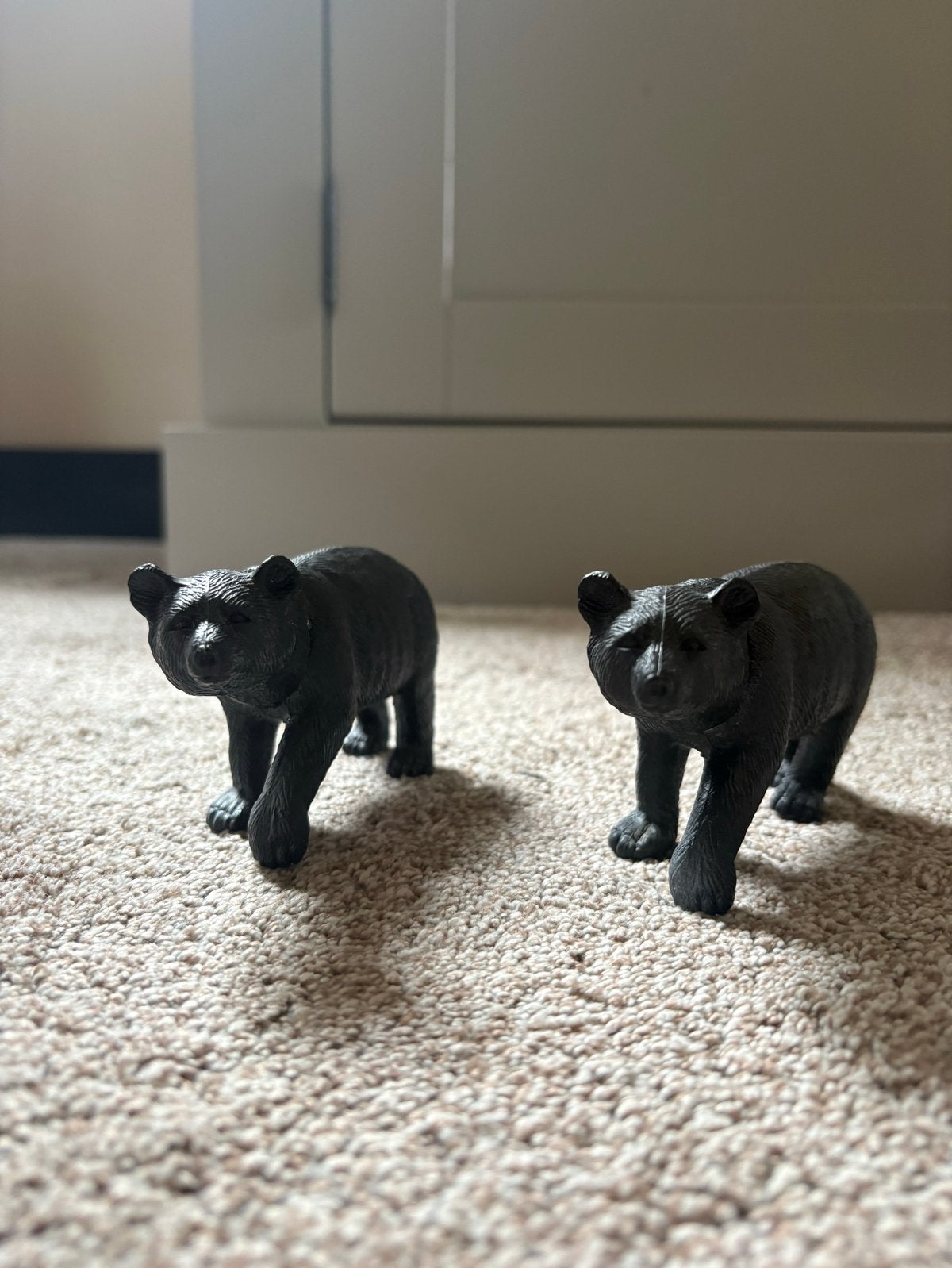 Set van 2 zwarte beren beeldjes, Verzamelen, Dierenverzamelingen, Ophalen of Verzenden, Zo goed als nieuw, Wild dier, Beeldje of Figuurtje