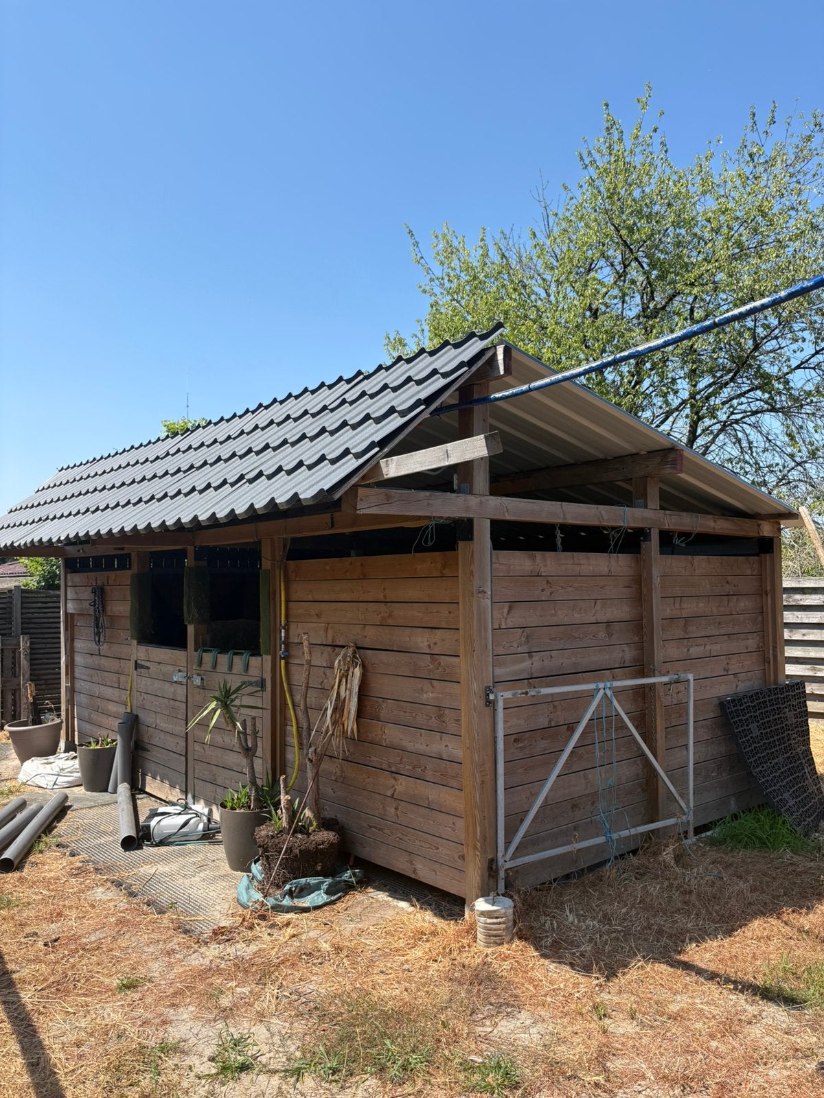 Dubbele stal, 2 of 3 paarden of pony's