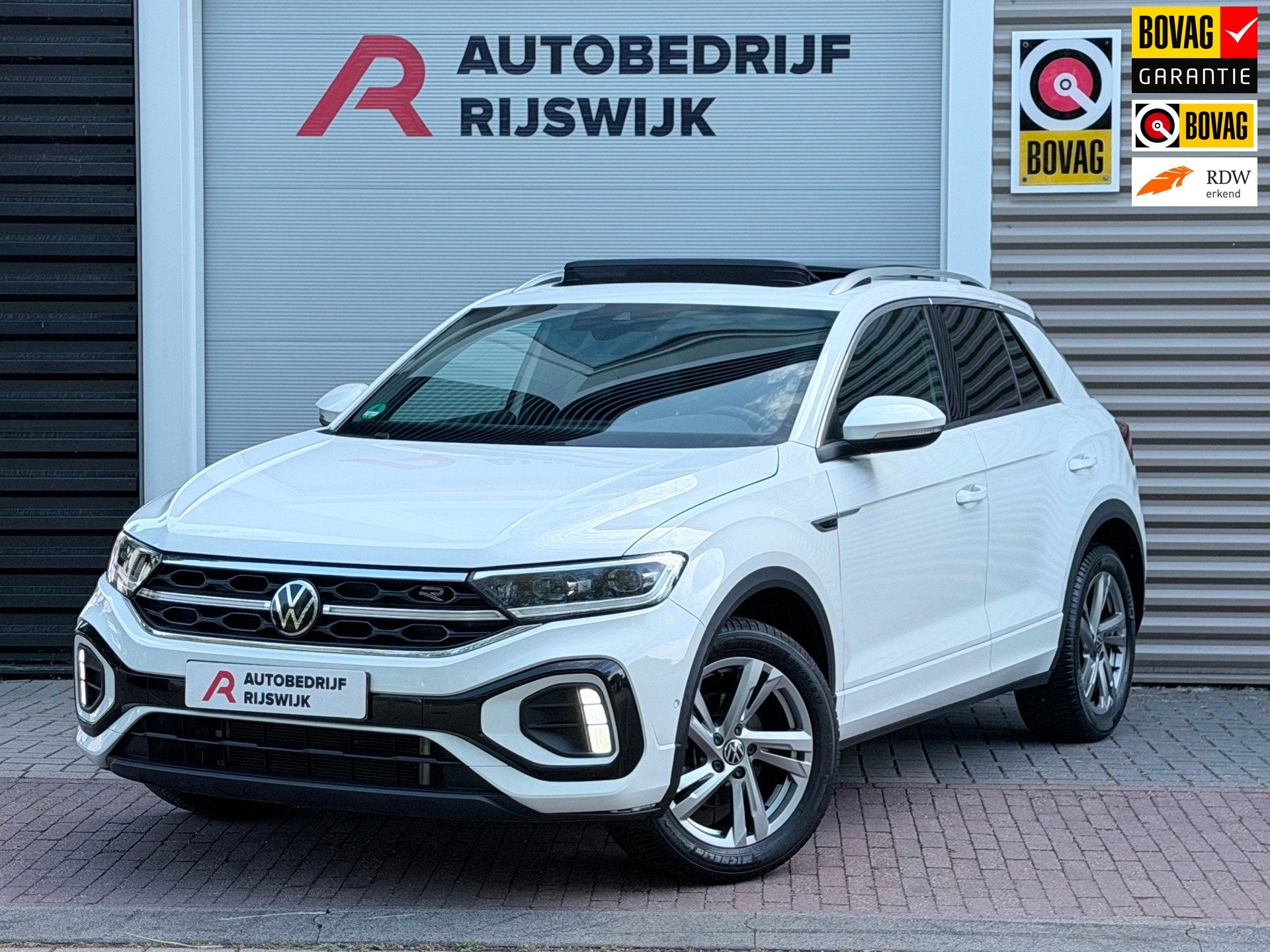 Volkswagen T-ROC 1.5 TSI 3xR-Line Pano/Keyless/Camera, Auto's, Volkswagen, Euro 6, 4 cilinders, Alcantara, Wit