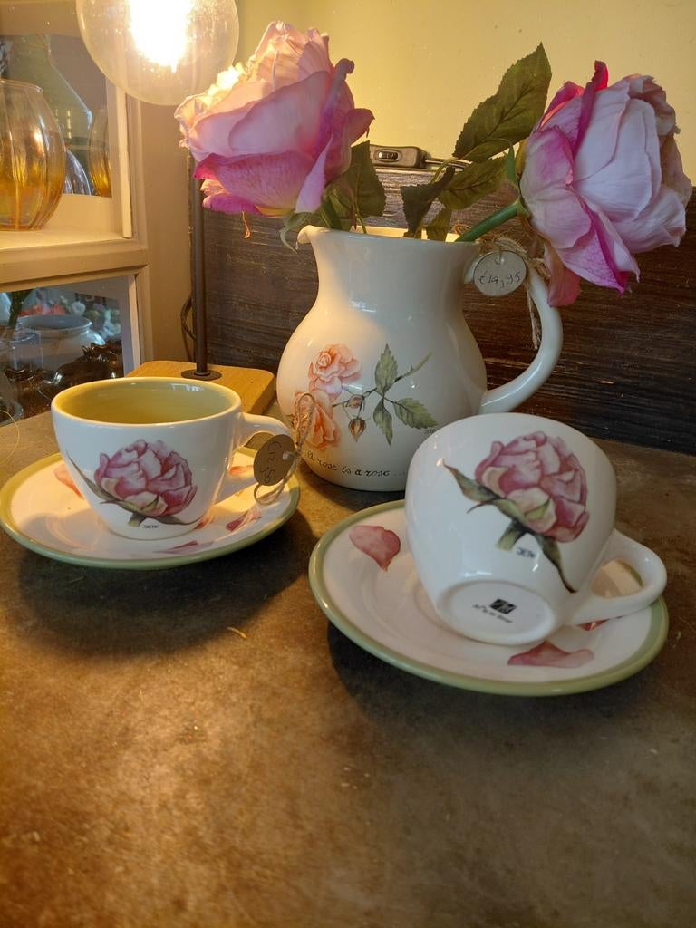 Servies " Roos", Nieuw, Ophalen of Verzenden, Overige stijlen, Kop(pen) en/of Schotel(s)