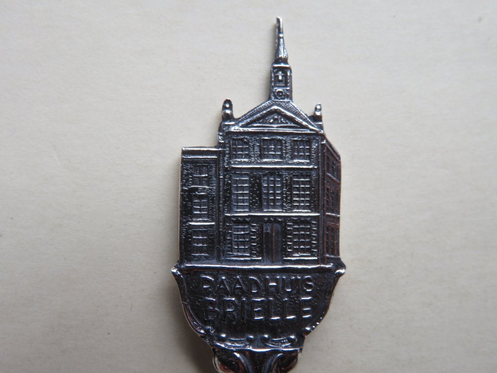 Verzilverd lepeltje raadhuis Brielle, Verzenden