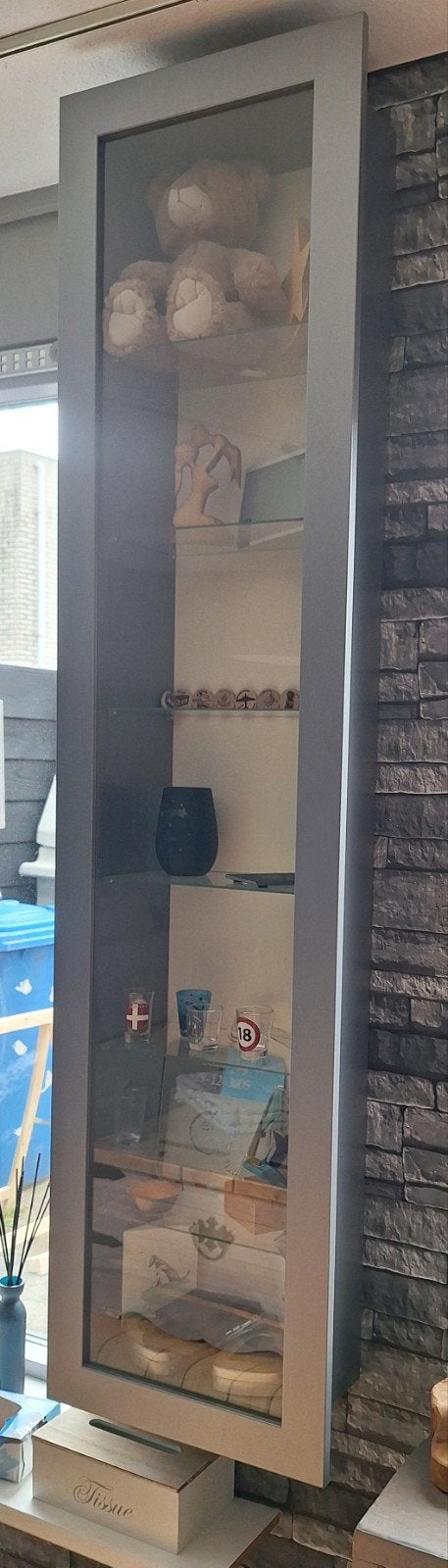 Ikea Bertby vitrinekast zilver/grijs, Huis en Inrichting, Kasten | Vitrinekasten, Ophalen, Minder dan 50 cm, Met deur(en), Minder dan 25 cm