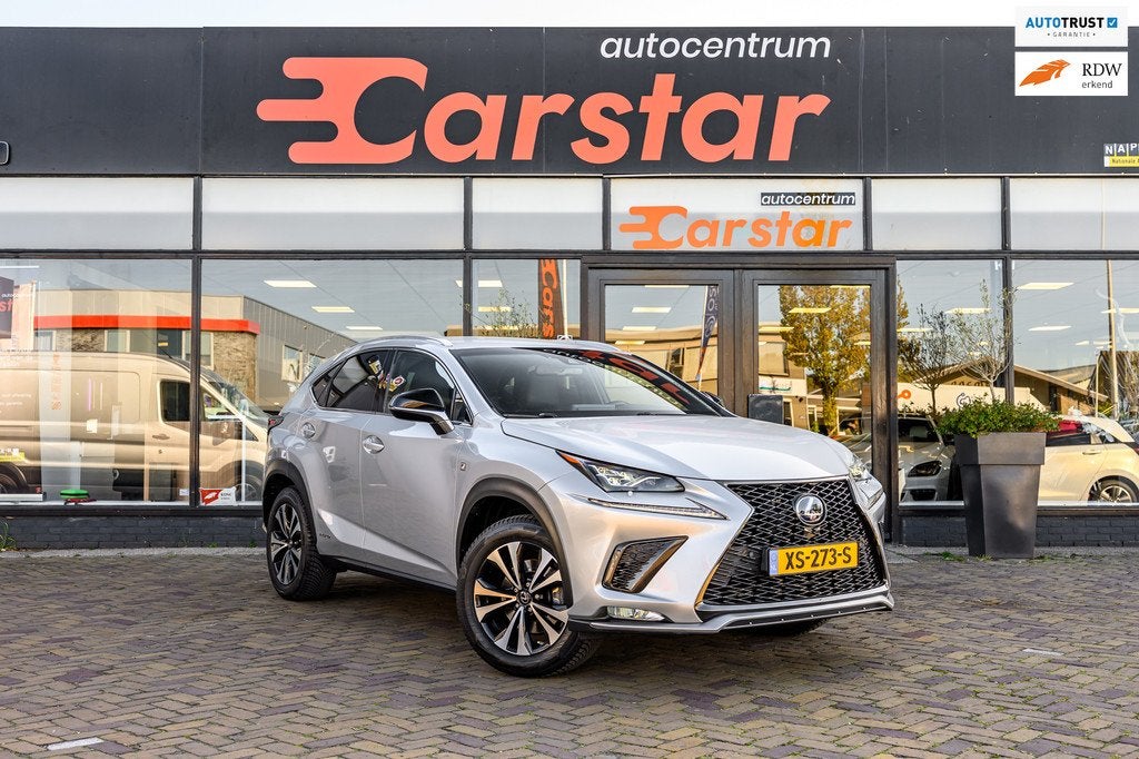 Lexus NX 300h AWD President Line|Camera|Trekhaak|Stoelver., Auto's, Automaat, Gebruikt, 1760 kg, Leder