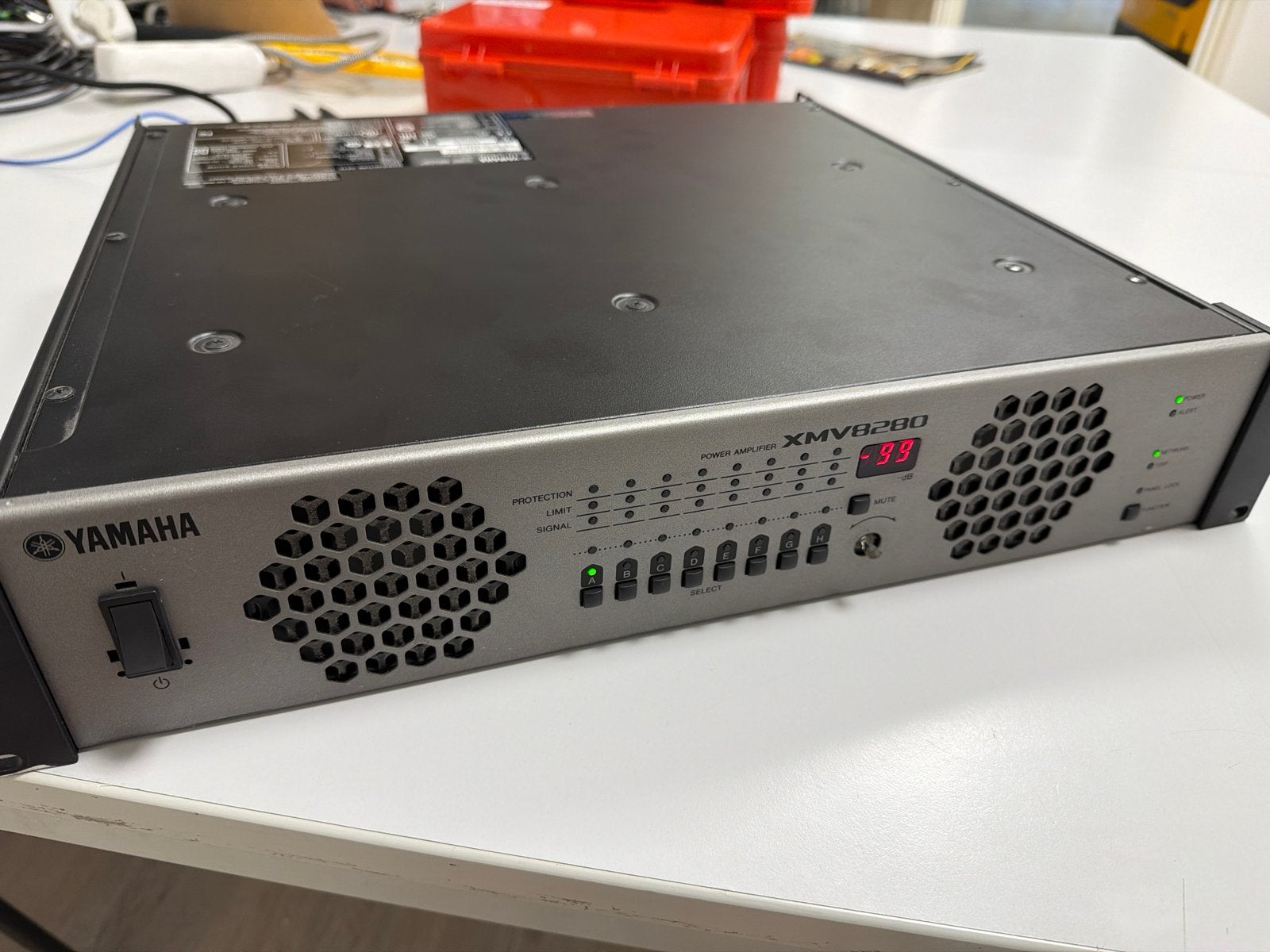 Yamaha XMV8280 Power Amplifier - 8-kanaals versterker, Ophalen, Yamaha, 120 watt of meer, Gebruikt
