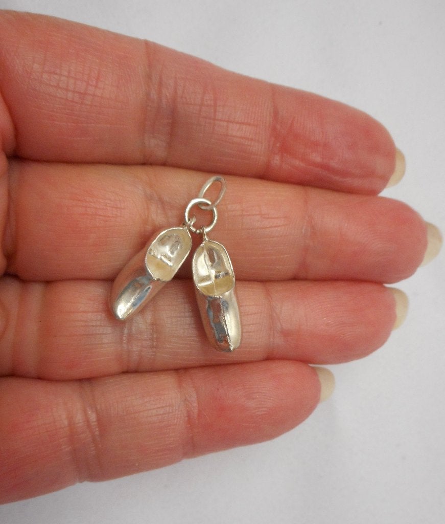 Zilveren hanger van 2 klompjes nr.775, Verzenden, Zo goed als nieuw, Zilver, Zilver