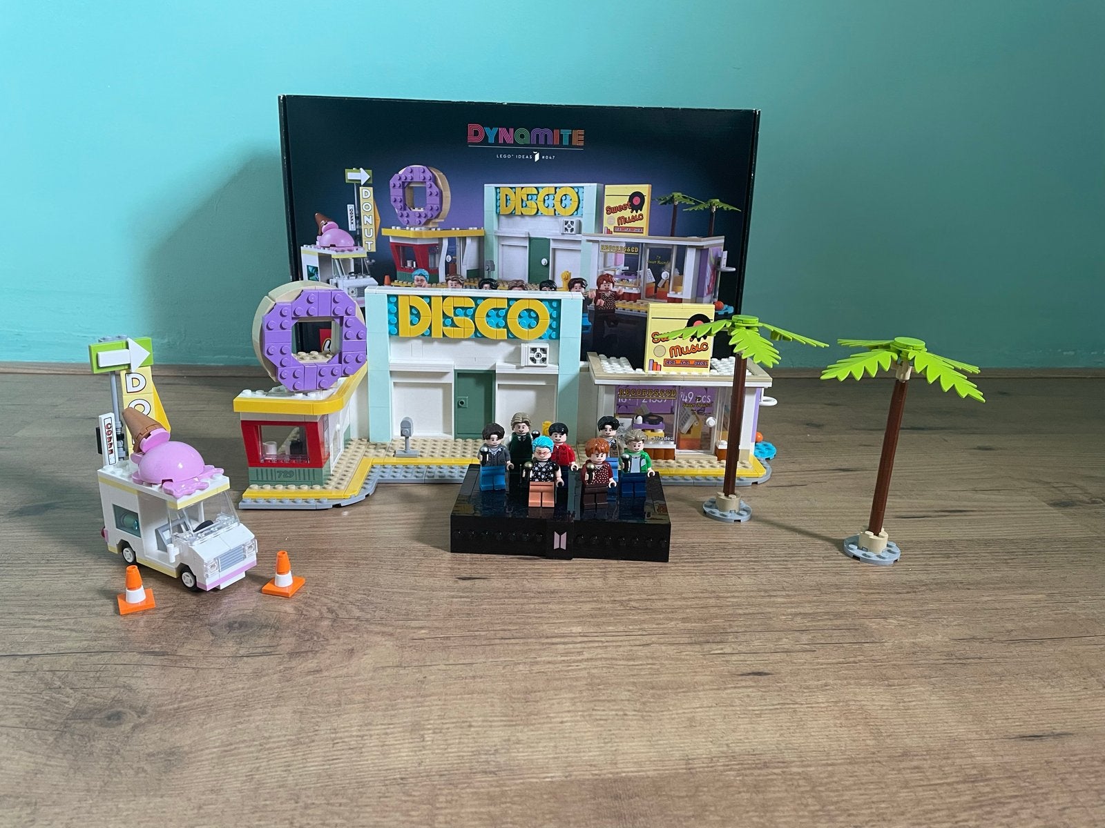 LEGO Ideas BTS Dynamite (21339), Lego, Ophalen of Verzenden, Complete set, Inclusief minifiguren