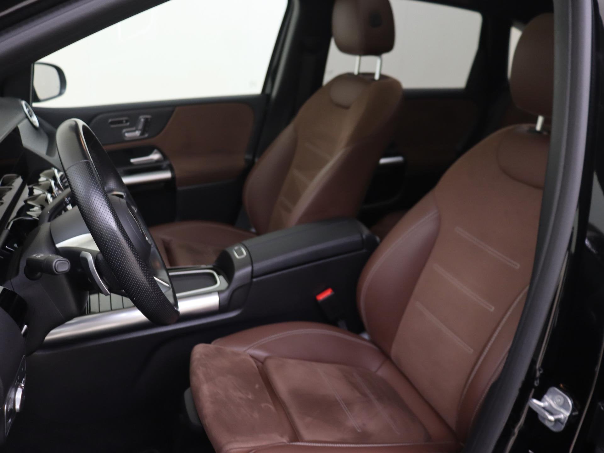 Mercedes-Benz B-klasse 200 AMG Line Premium Plus /Panoramada, Auto's, 745 kg, Gebruikt, Euro 6, 4 cilinders