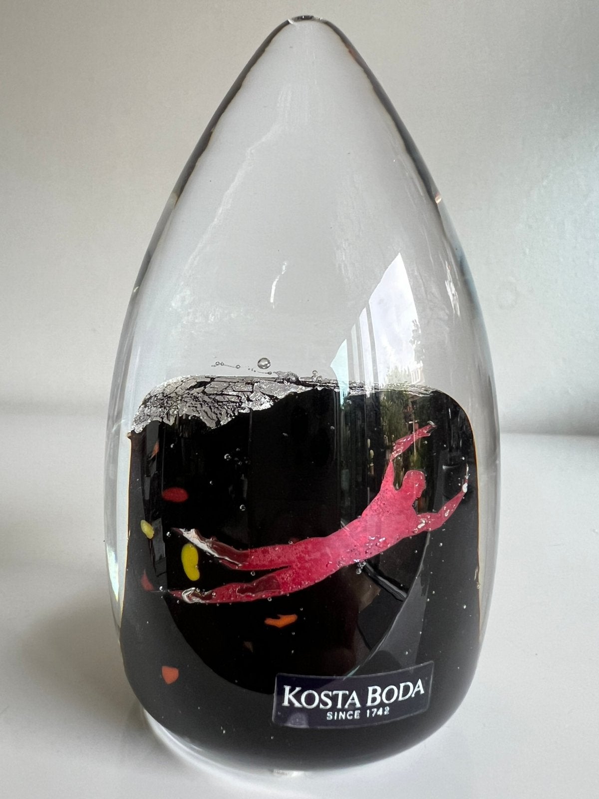 Serica Kosta Boda Paperweight Zwevende Man Art Glass Vallien, Antiek en Kunst, Kunst | Designobjecten, Ophalen of Verzenden, Object