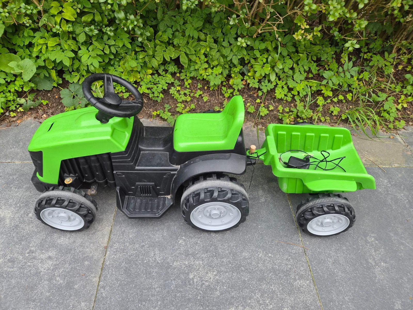 Elektrische kinder tractor met aanhanger, Gebruikt