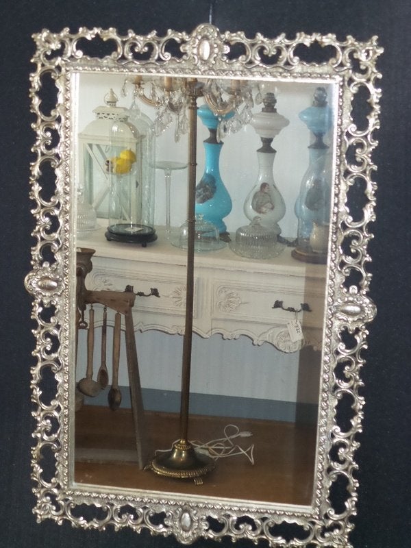 Oude spiegel met sierlijke zilver koperen rand, Antiek en Kunst, Ophalen, Overige vormen, Minder dan 50 cm