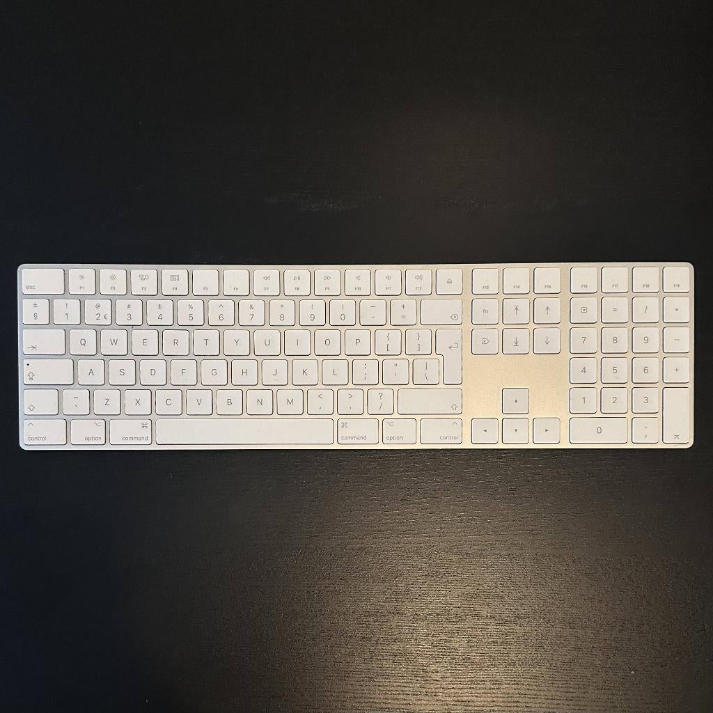 Apple Magic Keyboard met numeriek toetsenblok QWERTY, Gebruikt, Ergonomisch, Ophalen of Verzenden, Draadloos
