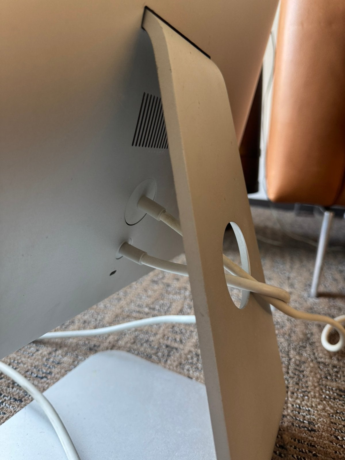 Foto 10 van Apple LED Cinema Display 24 inch – werkend met beeldstoring