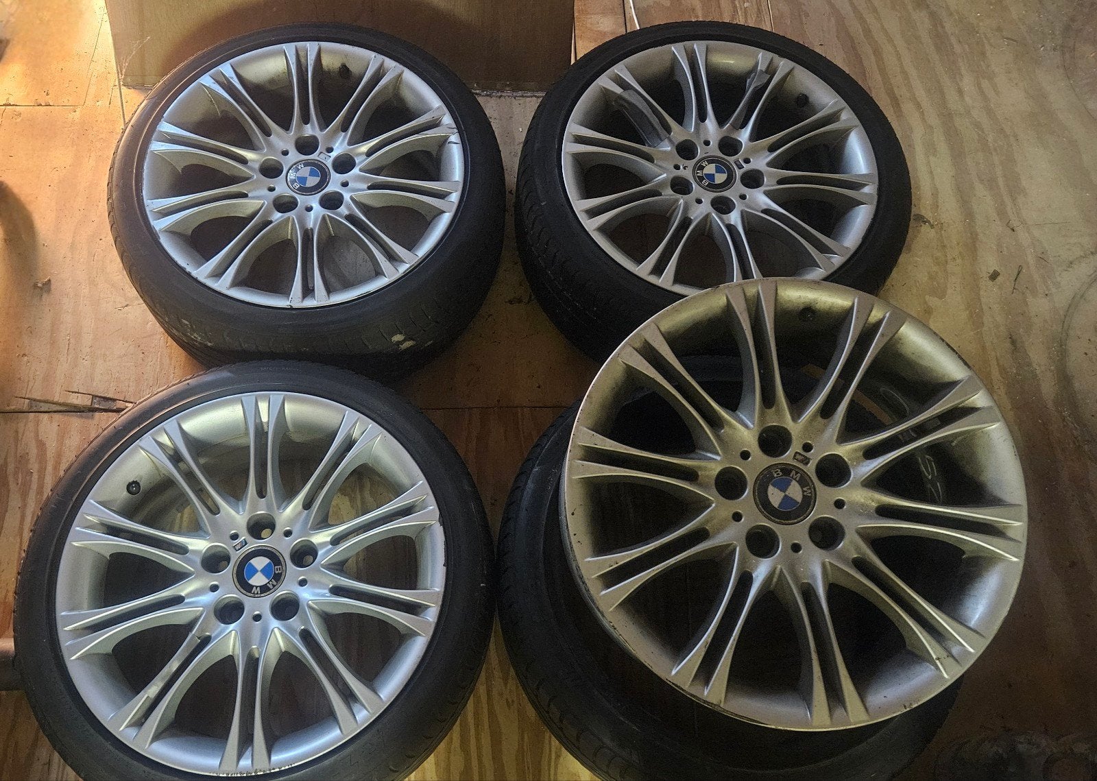 set dubbelspaak 18" BMW style 135 M velgen,  3 goed 1 krom, Ophalen