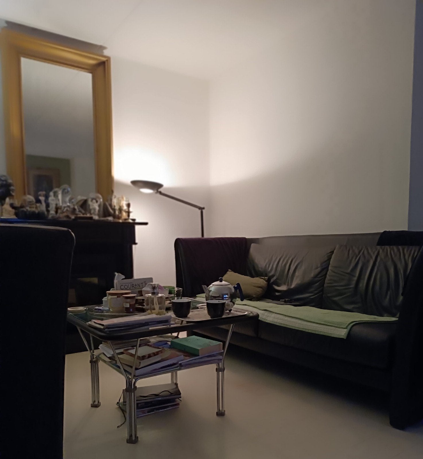 2 zwarte lederen Design Bankjes, Huis en Inrichting, Banken | Bankstellen, Strak modern, Tweepersoons, Ophalen of Verzenden, Zo goed als nieuw
