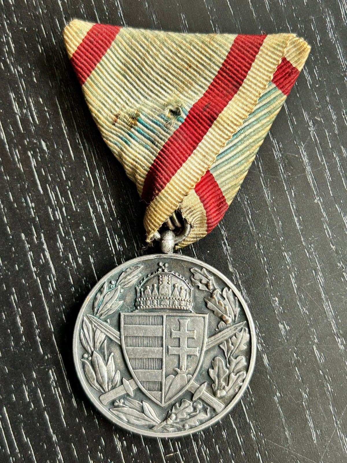 WW1 Ungarische kriegserinnerungs medaille, Ophalen of Verzenden, Landmacht, Overige gebieden, Lintje, Medaille of Wings