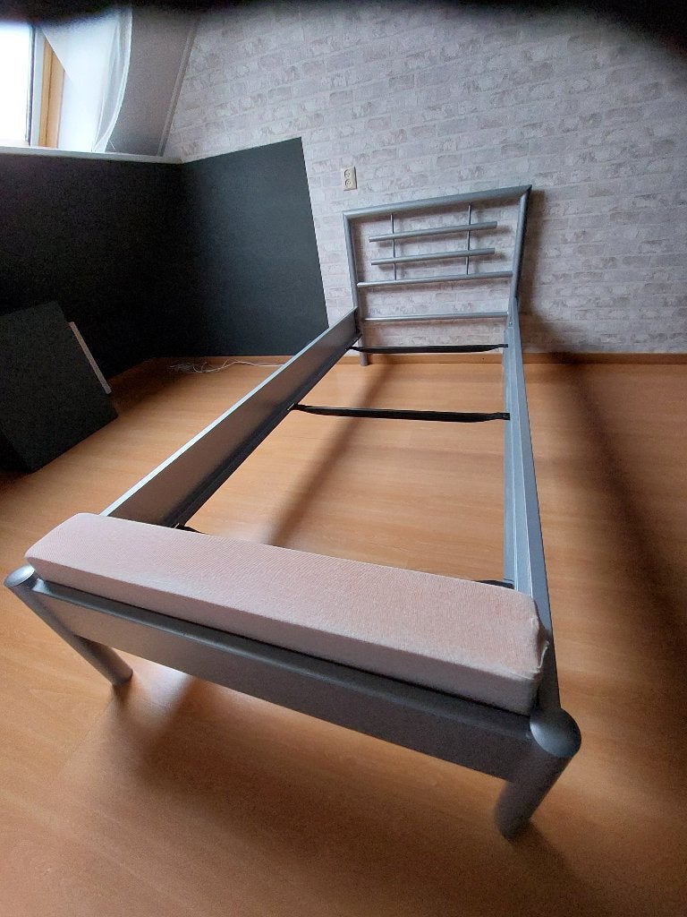 Licht grijs metalic tiener ledikant voor bedbodem 210x90 cm, Ophalen, Gebruikt, 90 cm, 210 cm