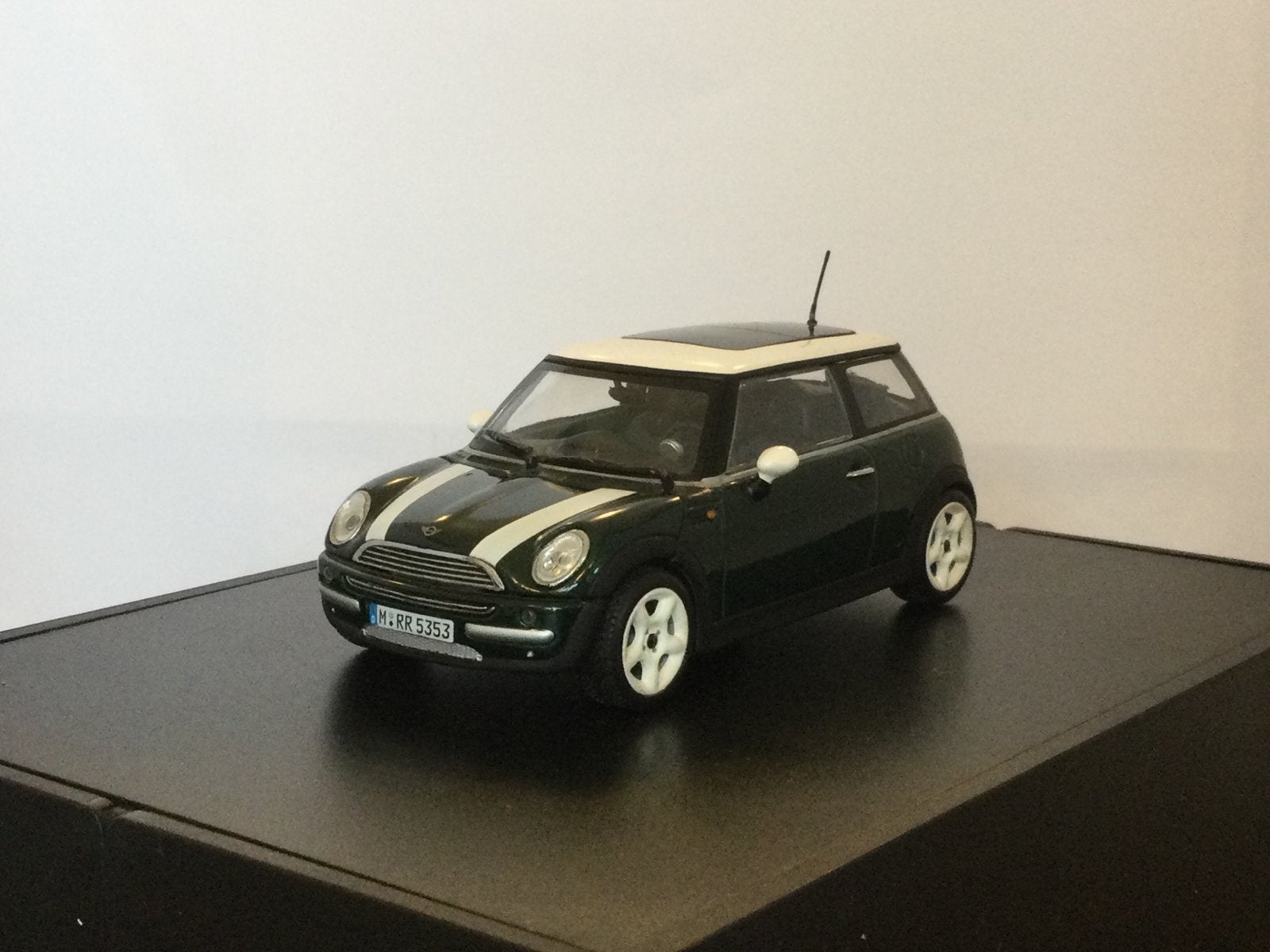 Mini-Cooper One 2003 Dark Green striping Minichamps 1:43, Ophalen of Verzenden, Zo goed als nieuw, Auto, MiniChamps