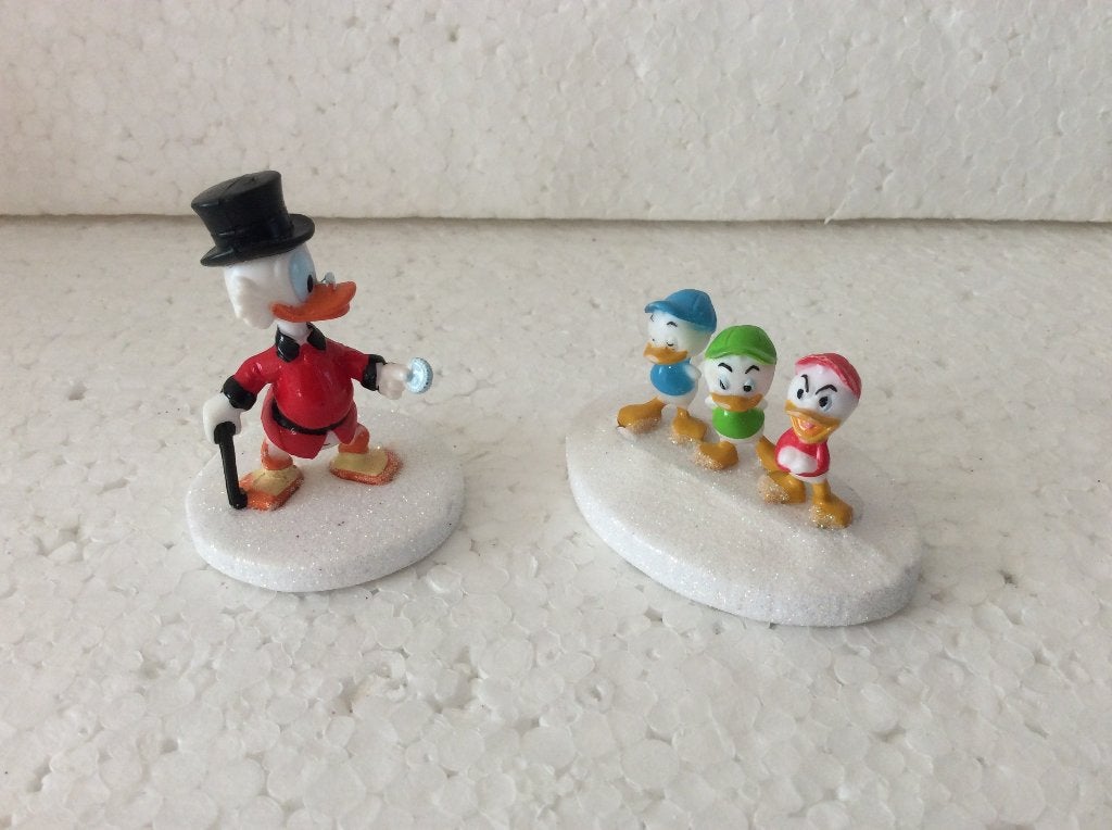 Disney Dagobert Duck - mini beeldjes - kerstdorp -, Ophalen of Verzenden, Donald Duck, Zo goed als nieuw, Beeldje of Figuurtje