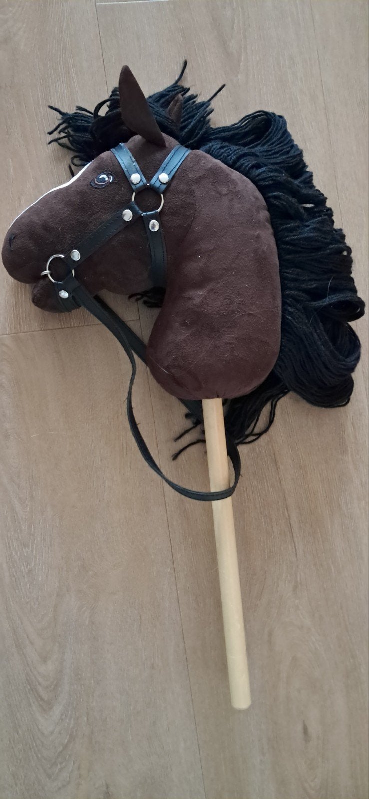 Hobbyhorse bruin met zwart haar en hoofdstel, Ophalen of Verzenden, Zo goed als nieuw, Jongen of Meisje