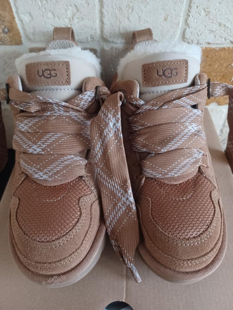 UGG sneakers bruin met bont, UGG, Bruin, Nieuw, Ophalen of Verzenden