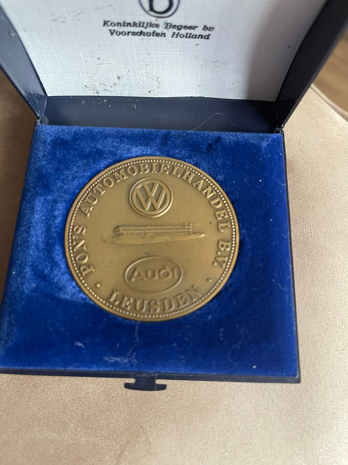 Zeldzame Volkswagen Audi 1.000.000 Medaille 1978, Postzegels en Munten, Ophalen, Brons, Nederland